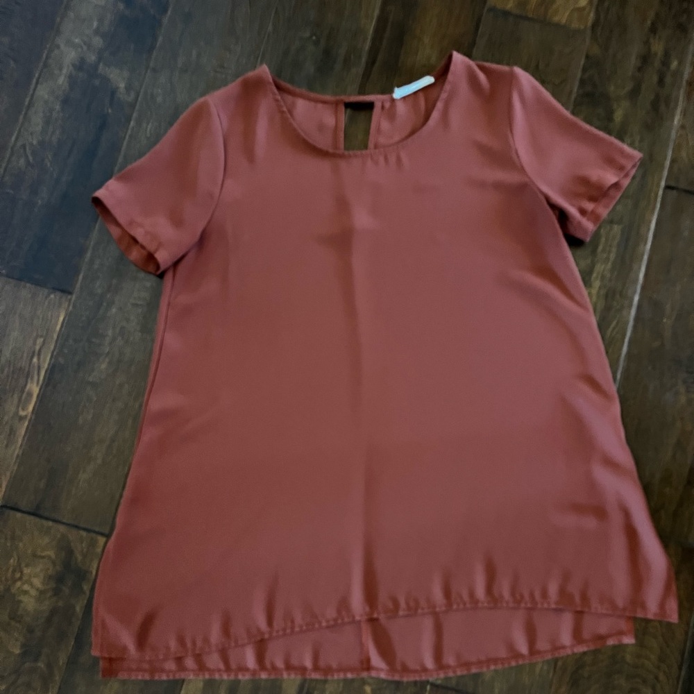 Loose fitting, fall top